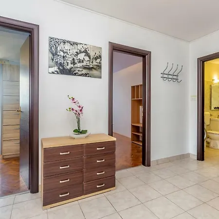 Lucky 1 Apartment *