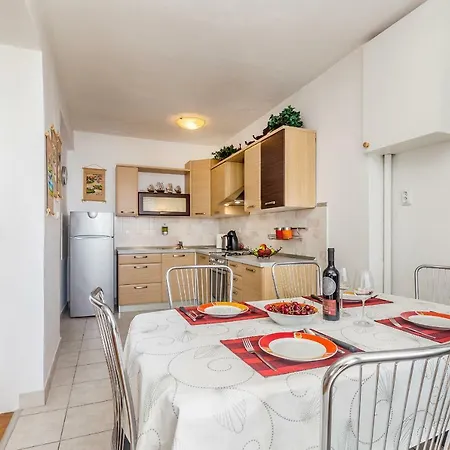 Apartment Lucky 1 *